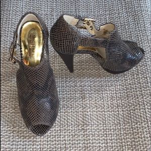 Michael Kors size 7 snake platform heels